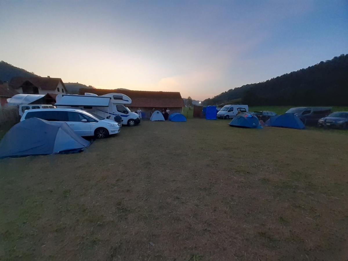 Dragacevska Avlija - Camp Hotel Guča Екстериор снимка